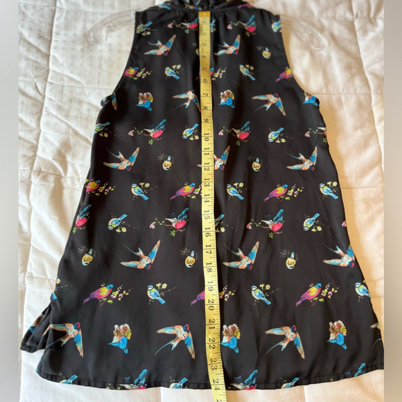Monk & Lou Multi Bird Print Sleeveless Shawl Collar Blouse XXS Black - Picture 15 of 16